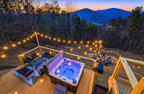 Asheville House | Year-Round Heated Pool, Hot Tub, Mtn View, Sleep16