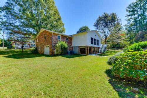 1 Mi to Dtwn: Home w/Fire Pit & Deck in Hudson!