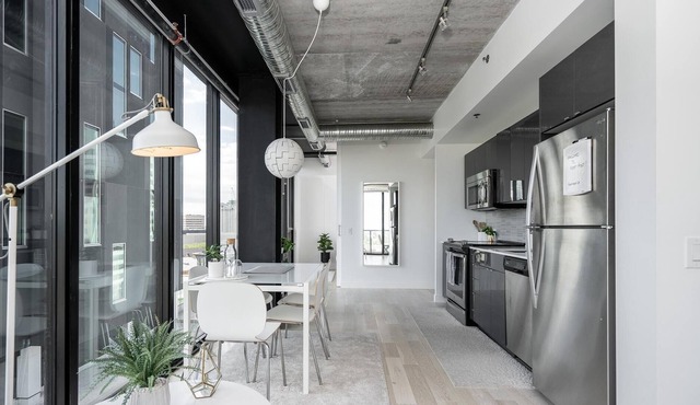 (1003)Downtown Glasshouse+Breathtaking 2 Bed 2 Bath +Fast WiFi (311)