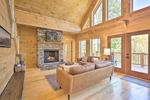 12 Mi to Sugar Mtn! Group Getaway w/2 Decks