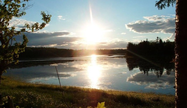 120 Two BR Cottage located on Souris River w/hot tub