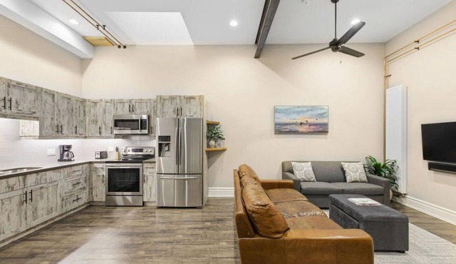 124 Hurontario Unit 3
