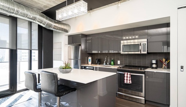 (1304)Downtown Glasshouse Radiant 2BR 1BATH + Fast WiFi (311)
