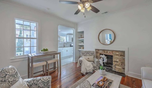 1880's Charleston Single. One Bedroom with parking
