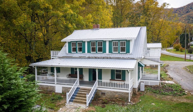 1912* History with 2023 Technology. A Unique Alternative to Cabins. 2nd Pet Free