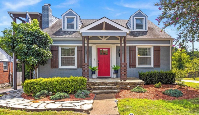 1940s Bungalow| Deck+Chef's Kitchen| Dog Friendly