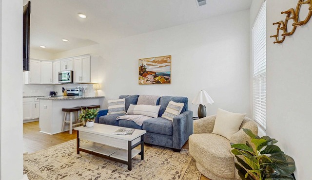 1BR Cottage Home in Pet Friendly Resort w/Pool, hot tub & parks