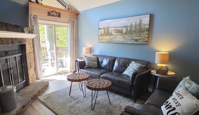 2.7 miles from the Gatlinburg strip. 7th night free and Last minute discount!