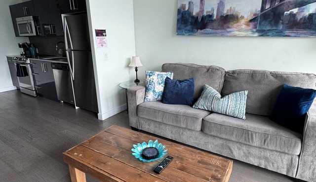 2 bed downtown across jets arena king bed wifi