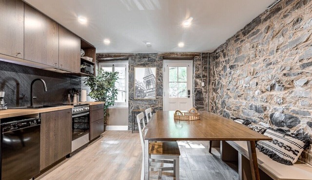 2-Bed in Historic, Charming Heart of Old Quebec