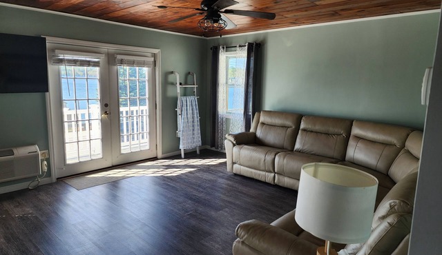 2-bedroom lakefront condo in peaceful Tilton with balcony in Tilton