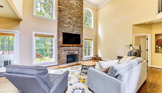 2 Mi to Lake Norman: Home w/Deck in Huntersville!