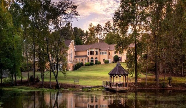 2 Room | Romantic Retreat: Discover Braselton’s Vineyards & Scenic Beauty