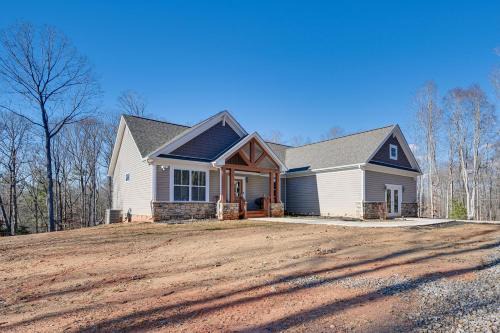 23-Acre Retreat | Wineries, Hiking & Fireplace
