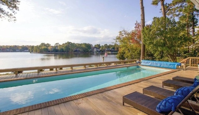 235 SW Lake Forest - Pinehurst Lake House With Hot Tub & Pool - 6 Bedrooms