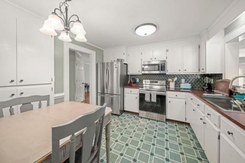 2BR Cozy Belmont Getaway Fire Pit River District