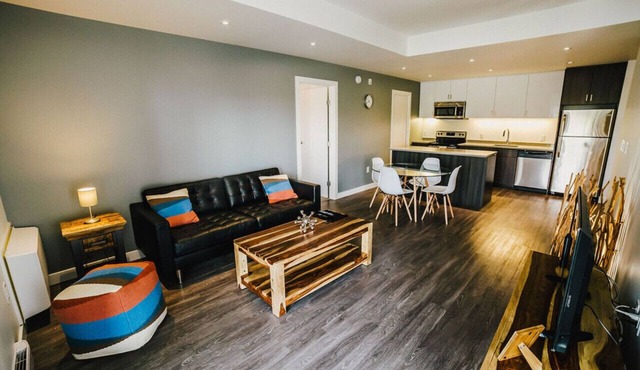 2BR Retreat with Gym, near Assiniboine Park Trails