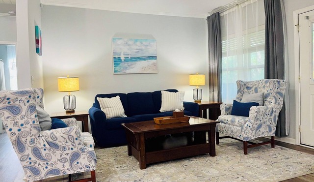 2nd Floor Walk-up. Close to wedding venues, restaurants and more!
