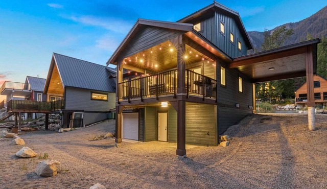 3 bedroom (10-12 guests), 2 full bathroom, family friendly, atv-dirt bike trails