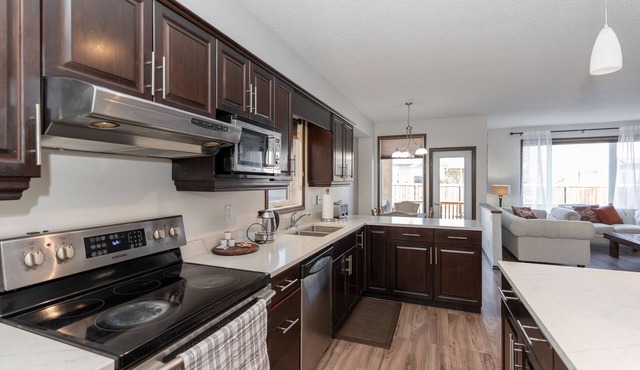 3 bedroom + 2 bathroom Bungalow House in River Park South of Winnipeg