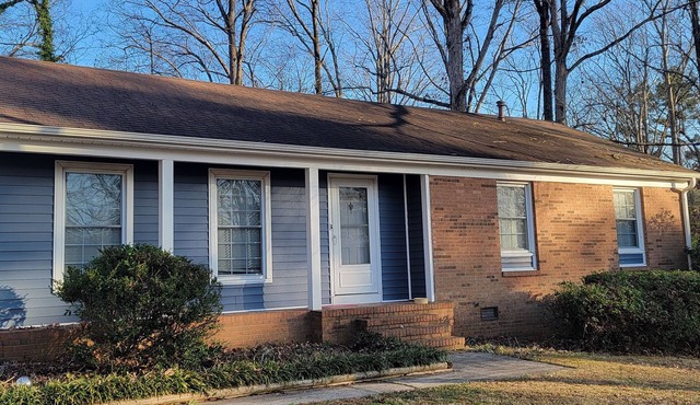 3-bedroom house in lovely Charlotte with cool AC and comfort