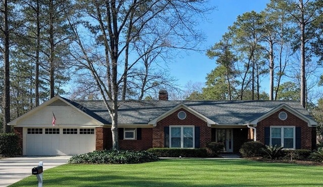 3-bedroom house in Martinez.3.5 miles from the Masters!