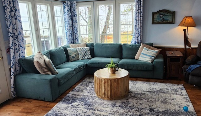 3-bedroom house waterfront house in Aurora with incredible fishing and boat dock