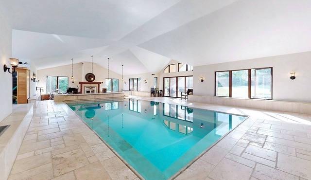 3 Bedrooms in Villa with indoor swimming pool