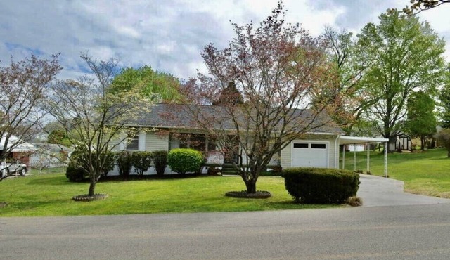 3 BR*NEAR DOWNTOWN*FENCED YARD*PET FRIENDLY*