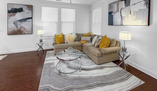 3 King Bdrs - Modern Fully Equipped Upscale House