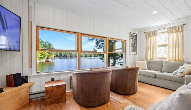 3-story lake front views! Dock, Hotspring spa, outdoor dining, watch our video!