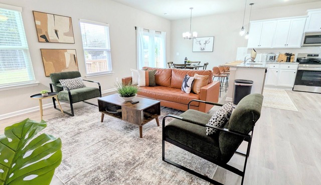 3BR/2.5BA Huntersville Townhome Perfect for Remote Work & Families