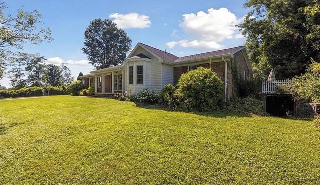 4-bed house w/new HVAC, fiber internet, and private wooded acre in Bristol
