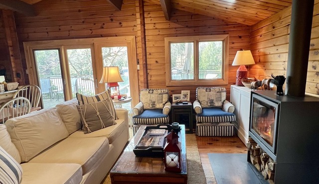 4 Bedroom Lake Joseph Muskoka cottage, lake life at its finest!