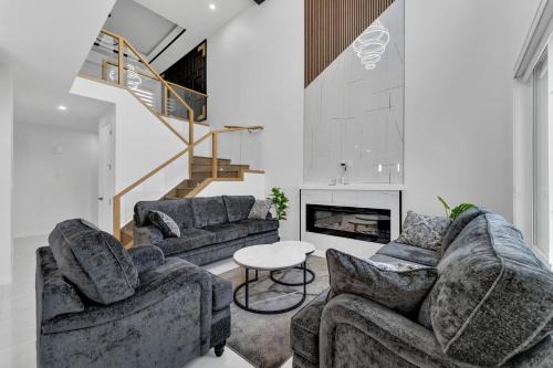 4 Bedrooms Brand New Luxury Home Close to Amenity