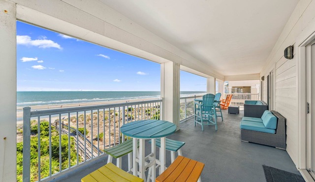 4 BR Top Floor Oceanfront Condo | Pet Friendly | Pool | Free Wifi & Parking