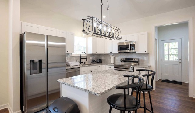 4 Min to Downtown | Car Rental Avail. | En-Suite