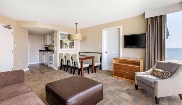 4 Oceanview Rooms Steps from Fun, Dining, Scenic Beaches & Swimming Pool Access