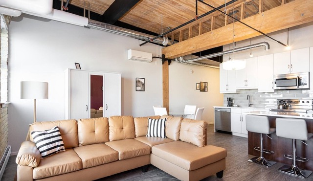 (403) Exchange District Warm Entire 2 BR 1BATH Loft -Fast WiFi (139)