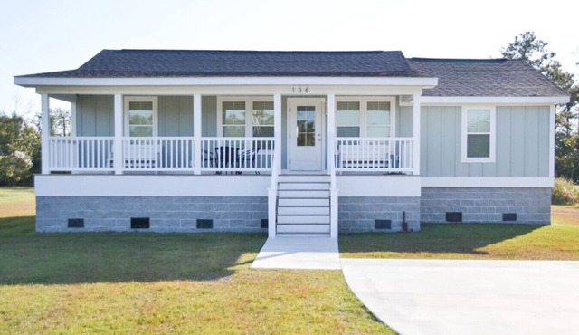 4BR Soundfront Cottage Private Dock Fishing