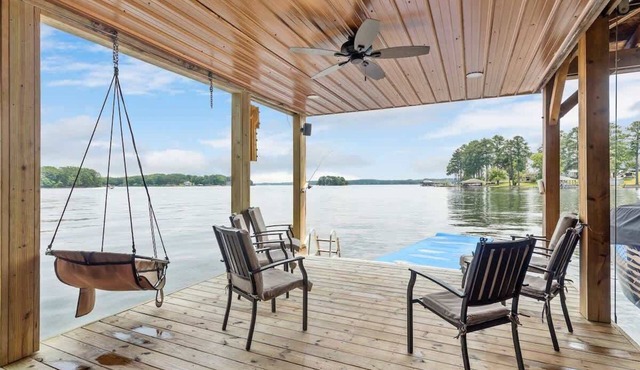 5 Bdrm, 12 Bed w/Stunning Waterfront Views on LKG
