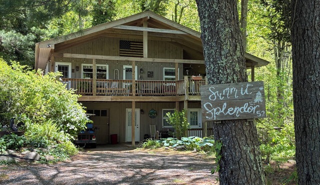 5-bedroom cabin in a relaxing community with stunning Mountain Views!