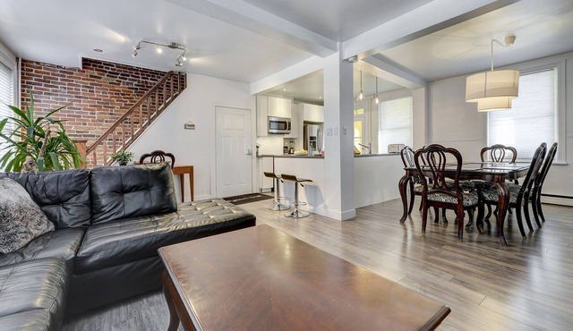 5 Bedrooms Location & 10 Minute Walk TO Old Québec