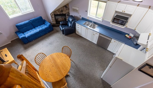 5 Mins from the Resort | Sleeps 3 | Dog Friendly