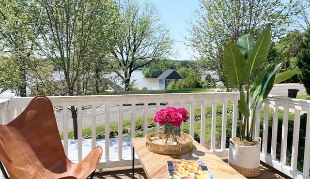 5BR Lakefront Hot Tub Fire Pit Game Room