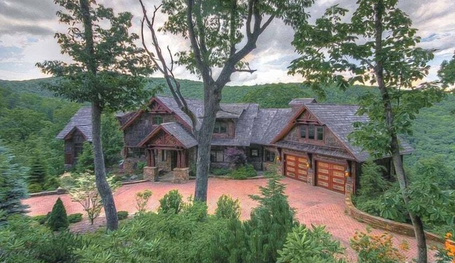 6,400SF Mtn Home, Views, Pool Table, Outdoor Fireplace, Near Downtown Boone, Pet Friendly