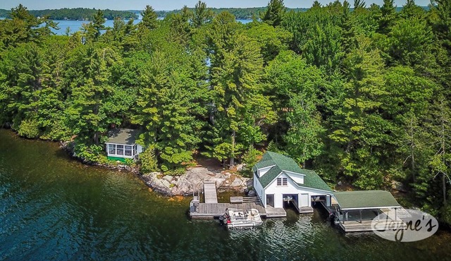 6 bdrm, 5 bath, Old Muskoka, Rare sandy walk in! 800' frontage! Lake Joe!