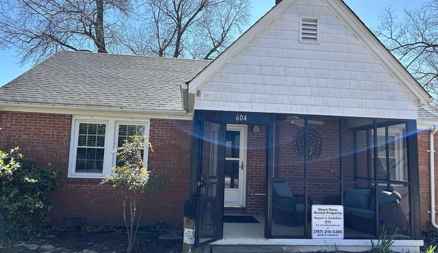 6 Block to oceanfront and in the center of the vibe district!