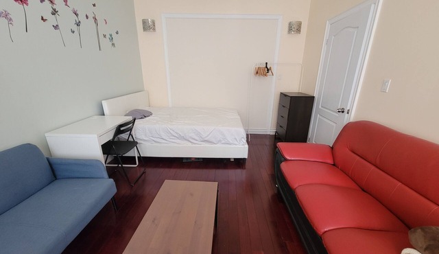 6bed 3 bath house in downtown Step to Grocery Store Public Transit Park