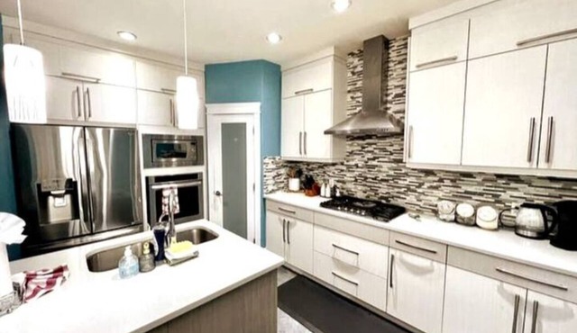 7BDRM Pet Friendly 3Car Garage Home >Sleeps18